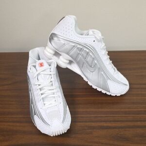 Nike Shox R4 White/Metalic Silver Women's Size 6 AR3565 101 New No Box